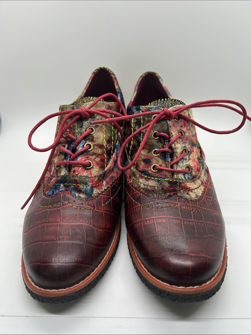 L’Artiste Burgundy Lace-Up Floral Accents Flats Loafers Shoes **Size 40/US 9**🌺🌺 - Picture 2 of 9